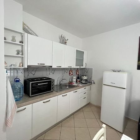 Vivi La Tua Vacanza Con L'Appartamento 1 Di Ervin! Enjoy Your Holiday With Ervin'S Apartment 1! Влёра Экстерьер фото
