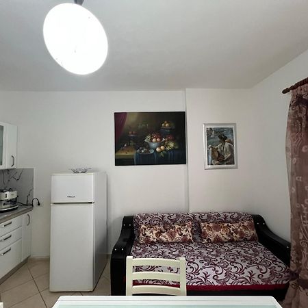 Vivi La Tua Vacanza Con L'Appartamento 1 Di Ervin! Enjoy Your Holiday With Ervin'S Apartment 1! Влёра Экстерьер фото