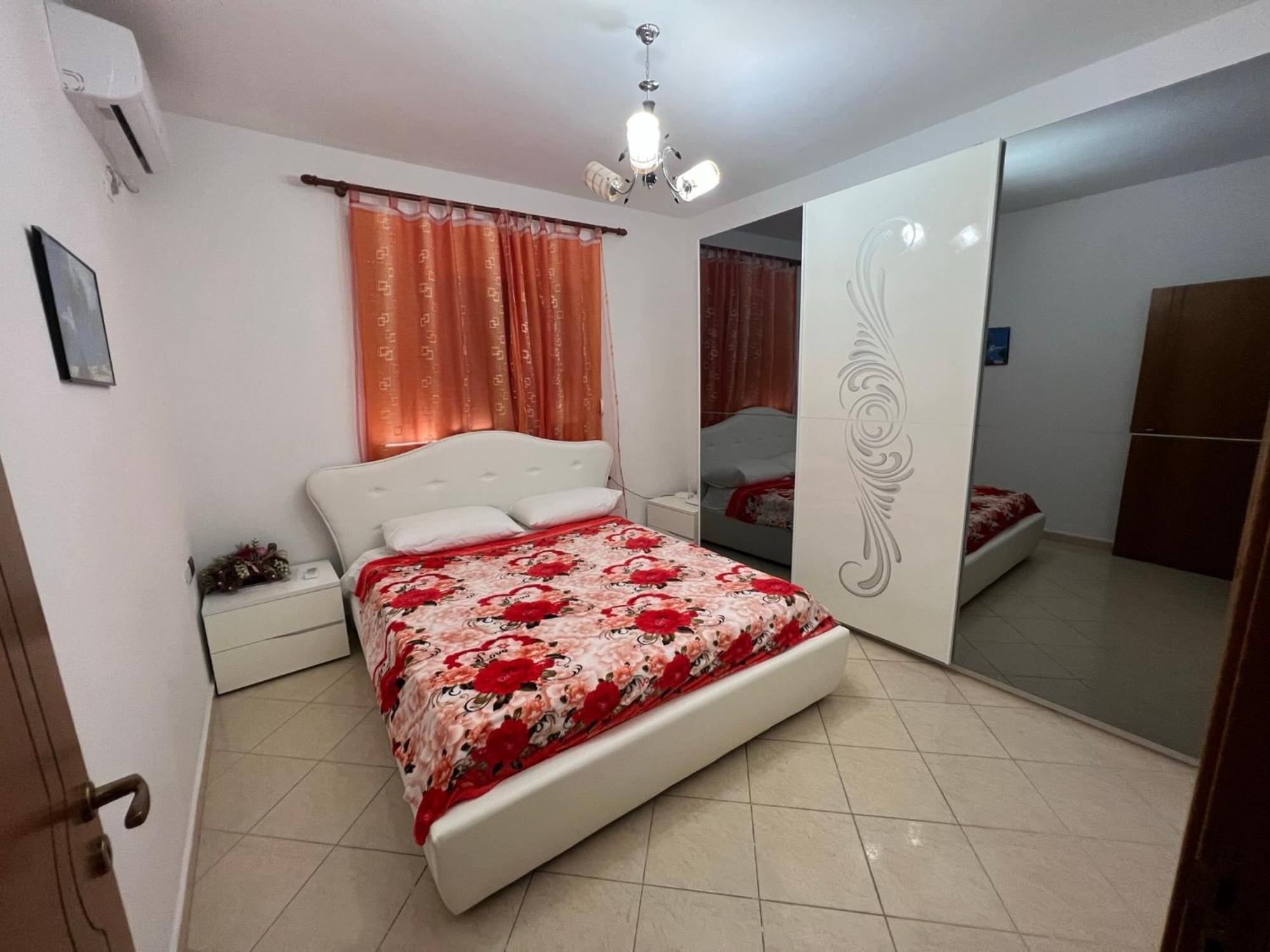Vivi La Tua Vacanza Con L'Appartamento 1 Di Ervin! Enjoy Your Holiday With Ervin'S Apartment 1! Влёра Экстерьер фото